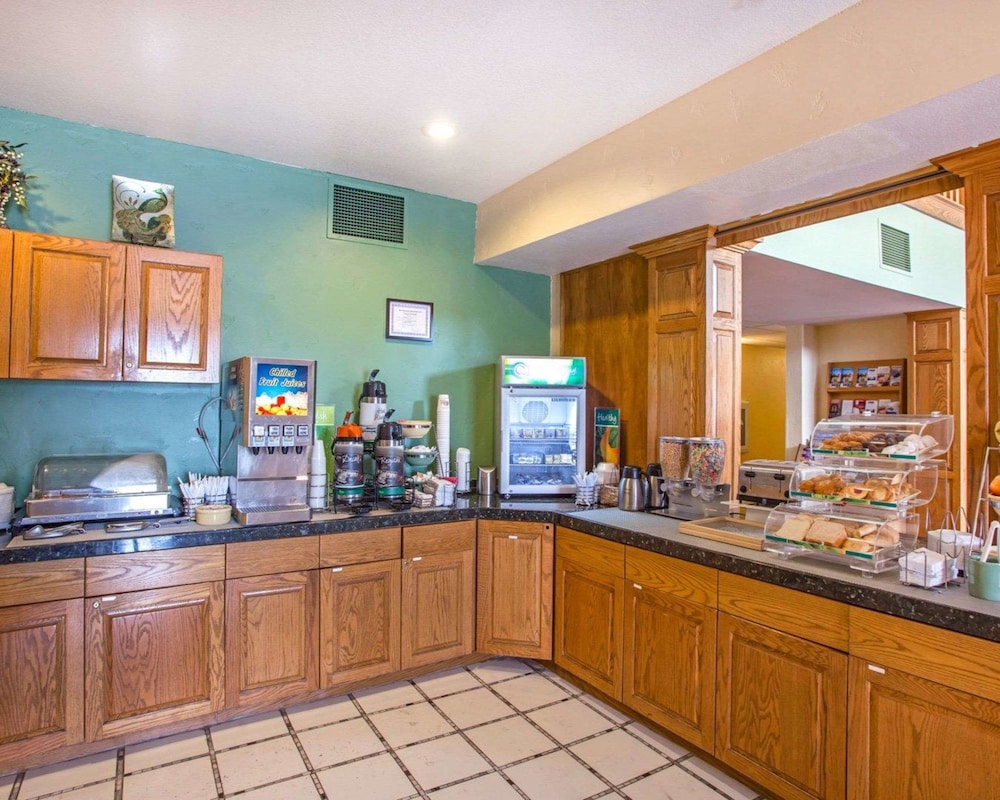 Quality Inn and Suites Airport West 46/57