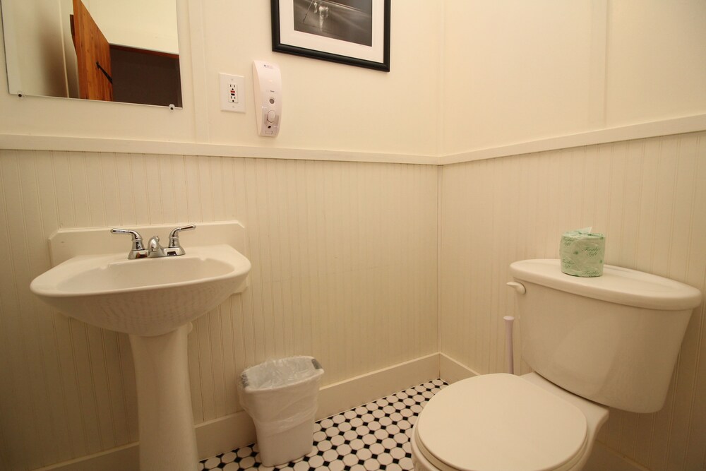 Nags Head Beach Inn by KEES Vacations 28/54