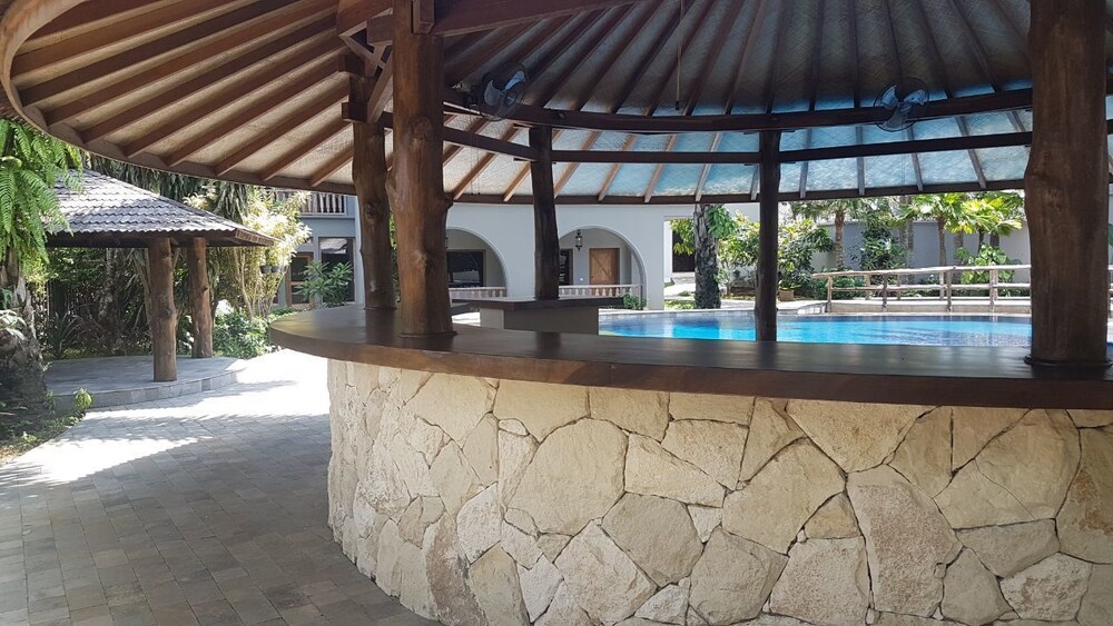 Coconut Lodge 5/50