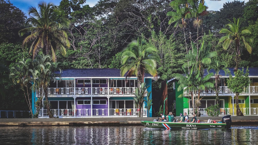 Tortuga Lodge and Gardens 2/48