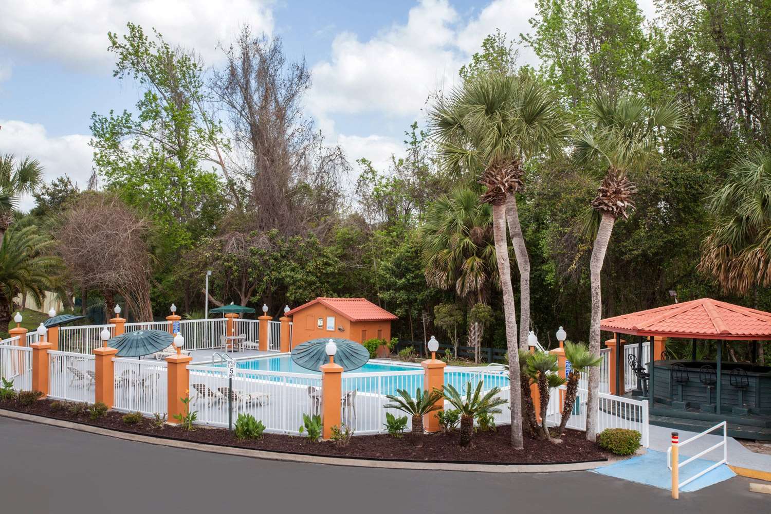 Baymont by Wyndham Lake City I-75 27/30