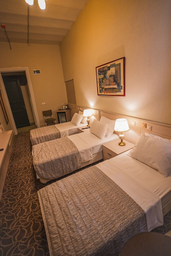 STANDARD, TRIPLE, MULTIPLE BEDS