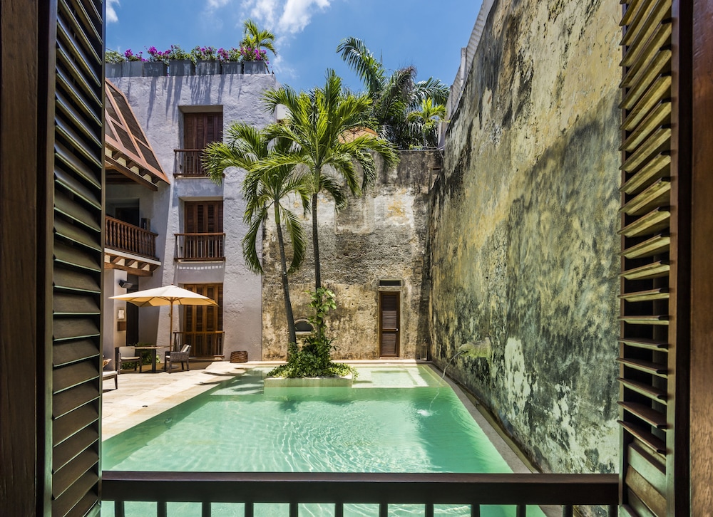 Ananda Hotel Boutique 5/70