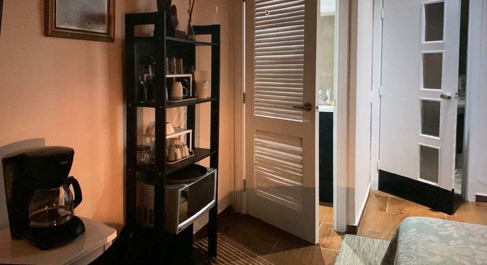 MANAYA BED & BREAKFAST 6/74