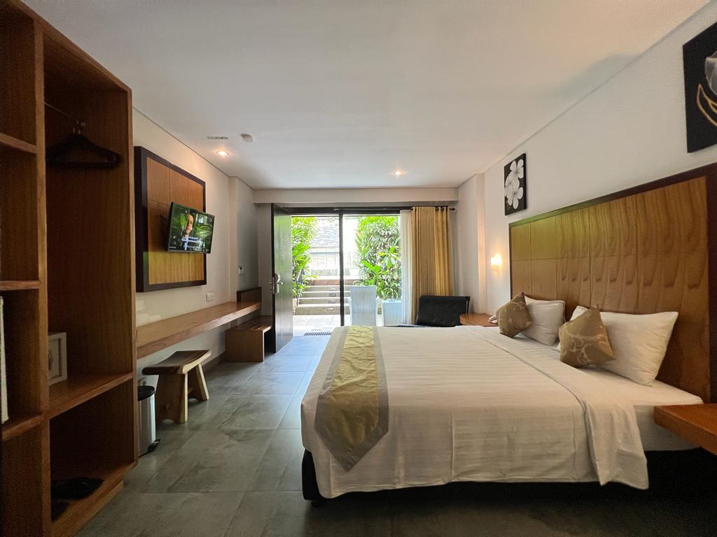 Premier, Deluxe, Pool Access