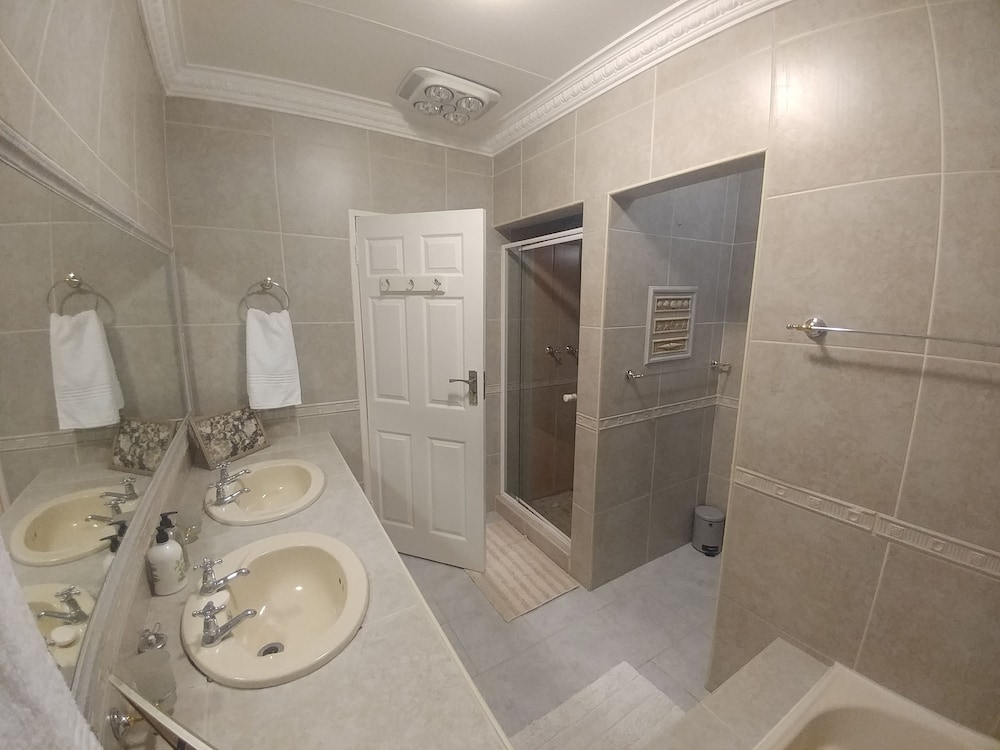 Pepper Tree Bnb 49/50