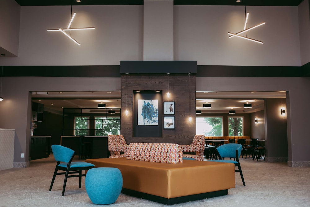 Best Western Plus West Edmonton 60/77