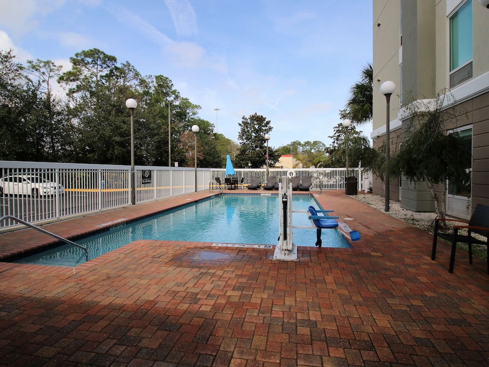 Hampton Inn Suites Palm Coast 48/72