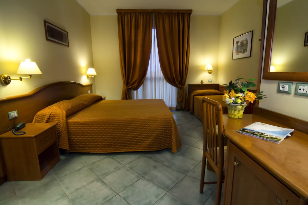 HOTEL DEGLI AMICI 15/42