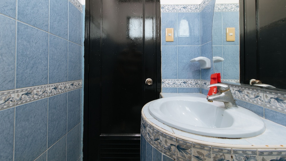 RedDoorz Plus @ Villa Gloria Taguig 20/21