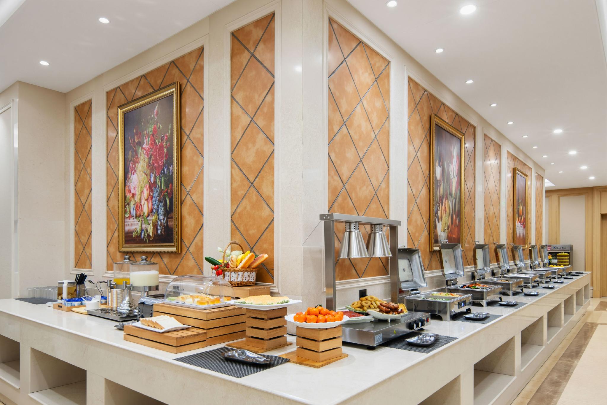 Vienna International Hotel (Huanggang Normal College Ruitian Plaza) 15/39