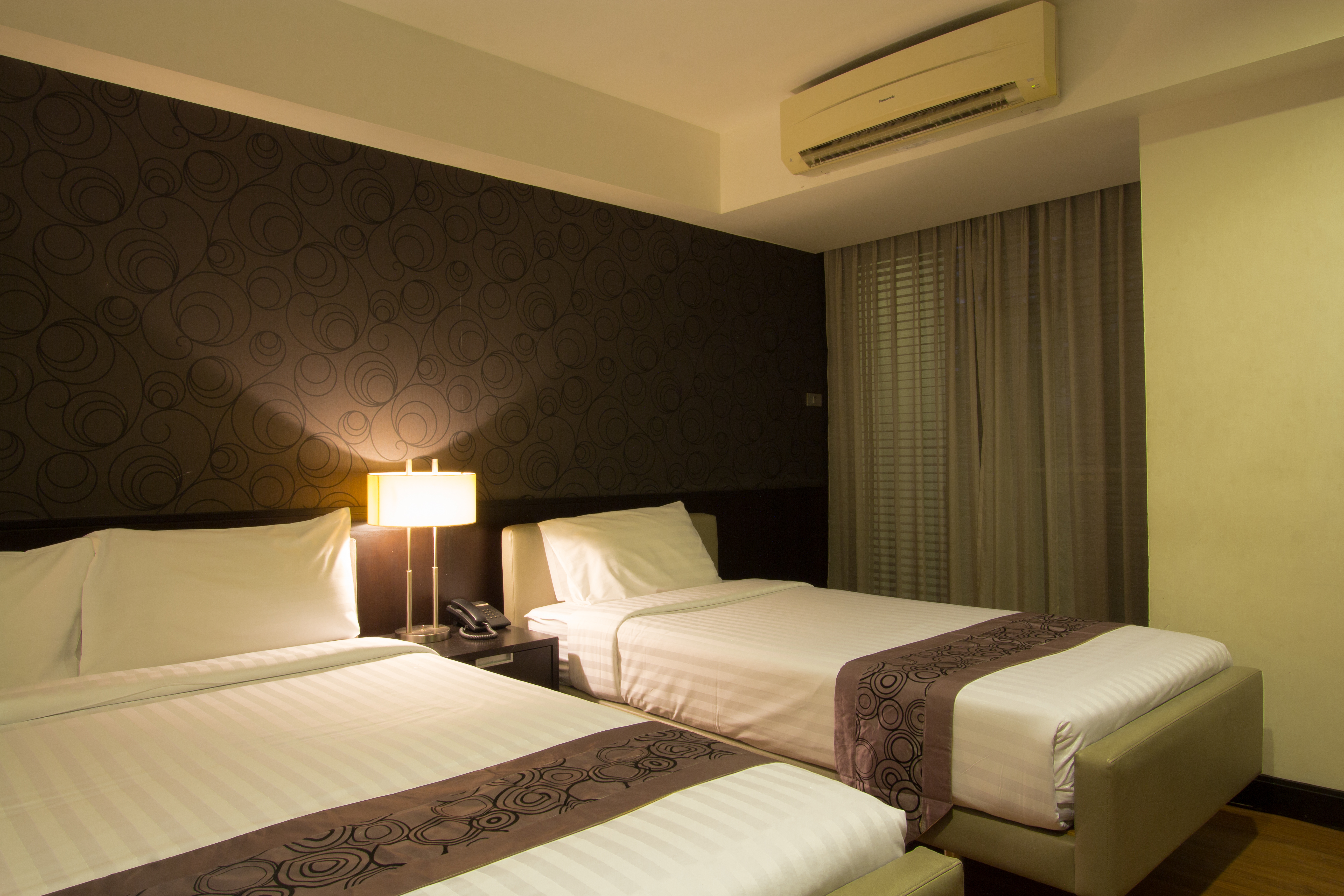 Deluxe, Twin Beds