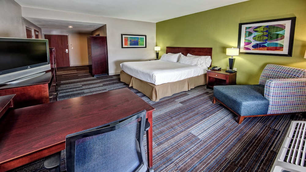 Holiday Inn Express Hotel Suites Cookeville 26/73