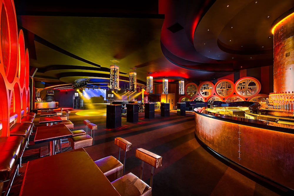 Queens Hotel And Nightclub 20/22
