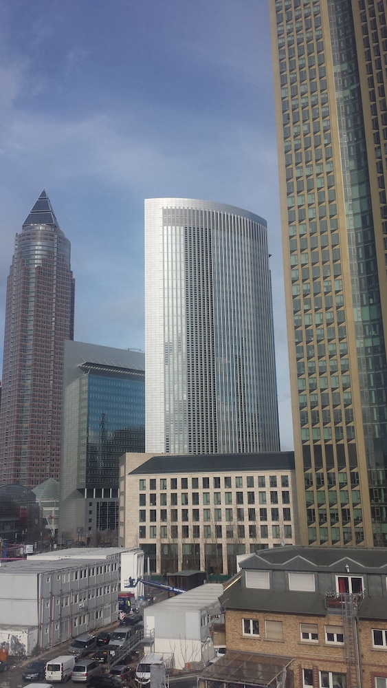 Skyline Hotel 5/66