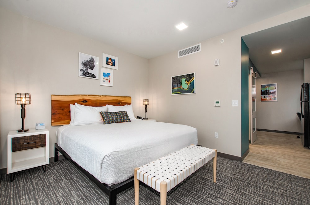 River, Executive, Suite, King Bed, River View