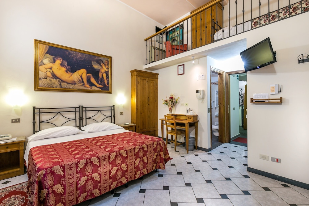 1 BEDROOM, QUADRUPLE