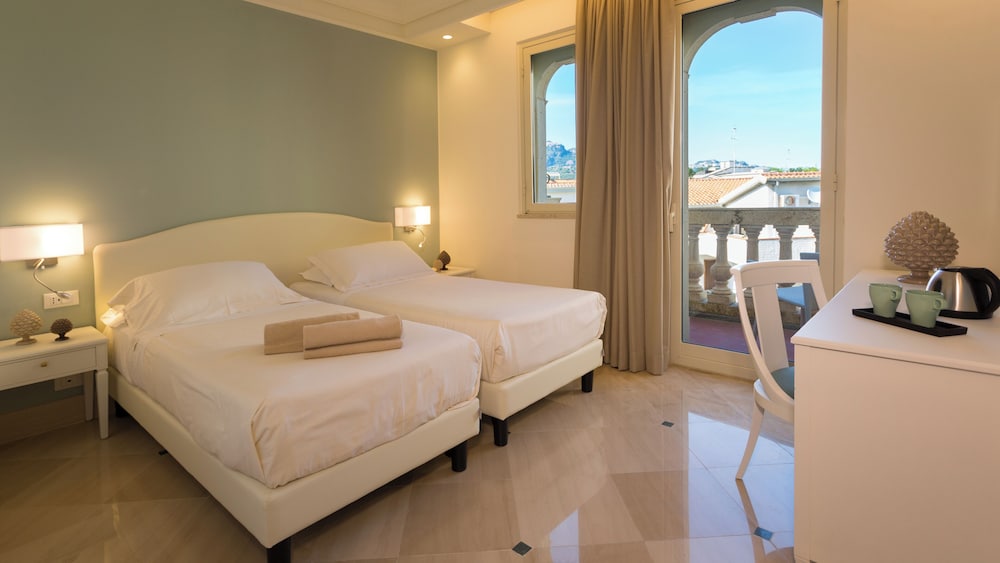 غرفة سوبيريور بشرفة مفردة بسرير كوين، Hellenia Yachting Hotel 2/3