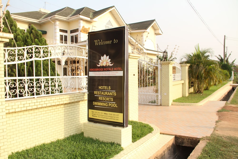 Kingsbridge Royale Hotel 7/50