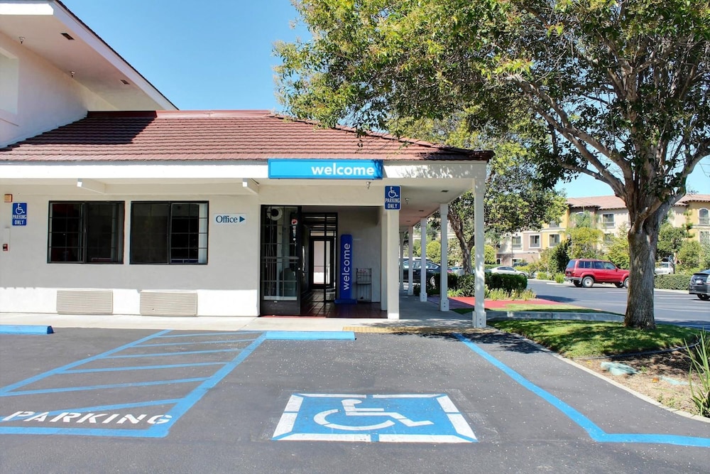 Motel6 San Luis Obispo, CA - South 43/51