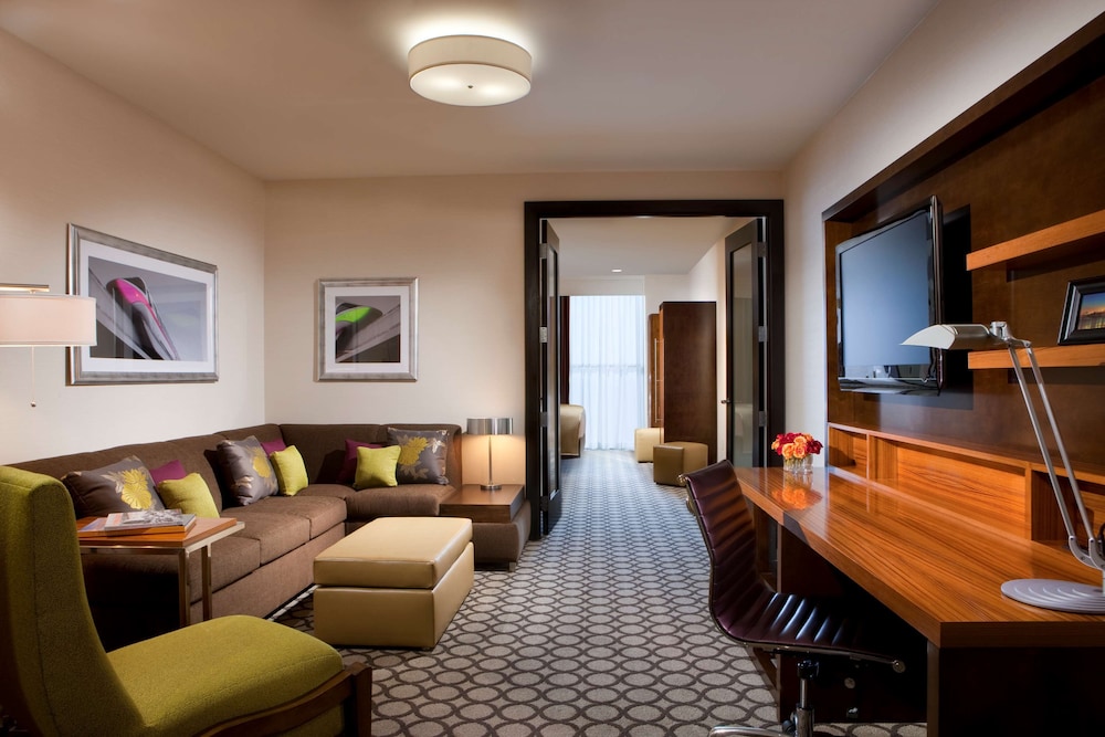 Hyatt Regency Orange County 53/83