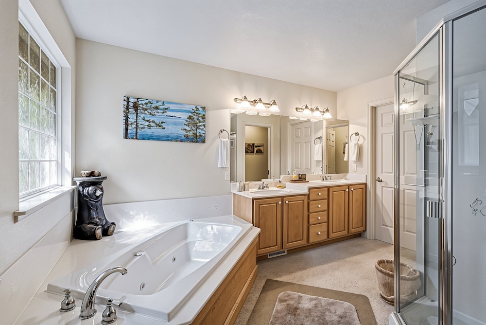 Star of the Mountain - The Star of Your Vacation by Yosemite Region Resorts 34/35