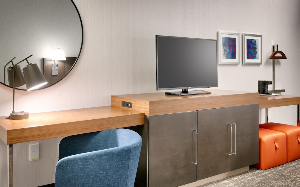 Hampton Inn Suites Anaheim Resort Convention Center 32/34