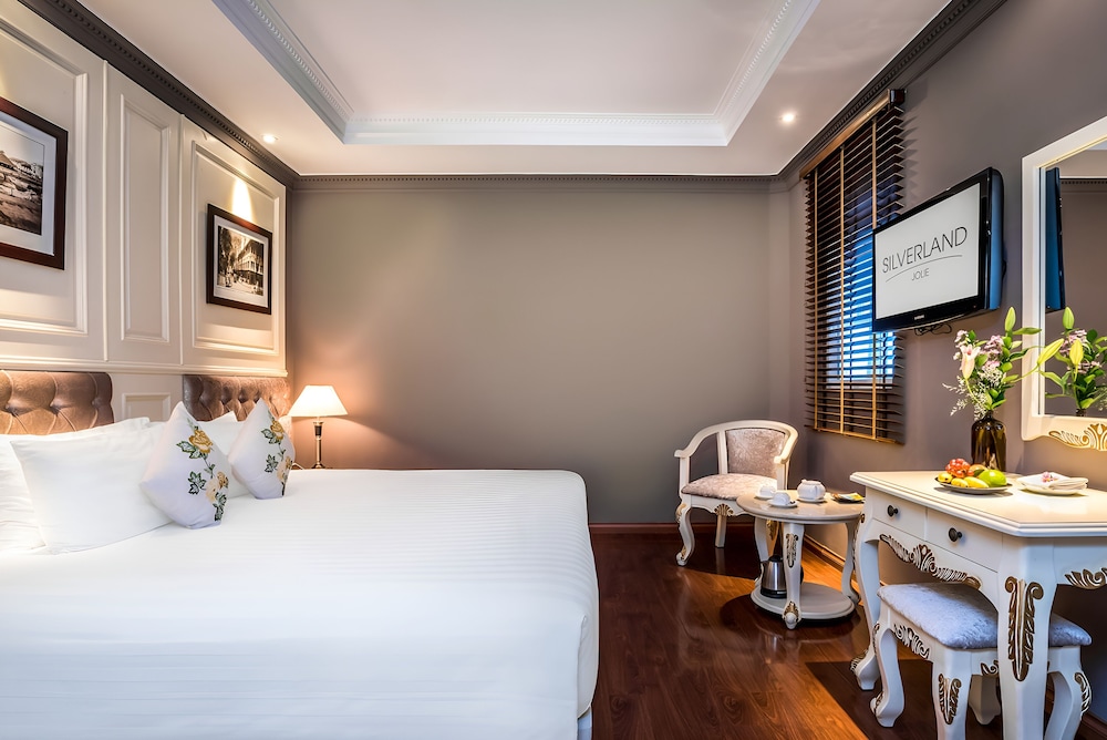 Deluxe, Queen Bed, No Window، Silverland Jolie Hotel Spa 2/6