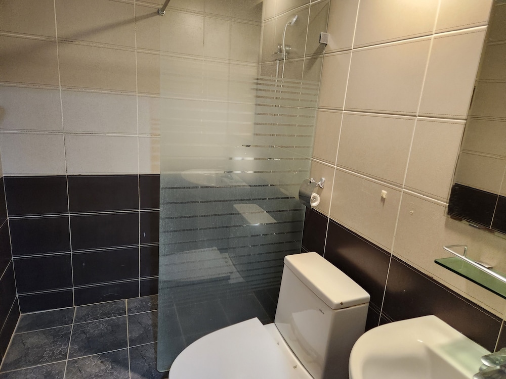 Navis Hotel & Pension 38/41