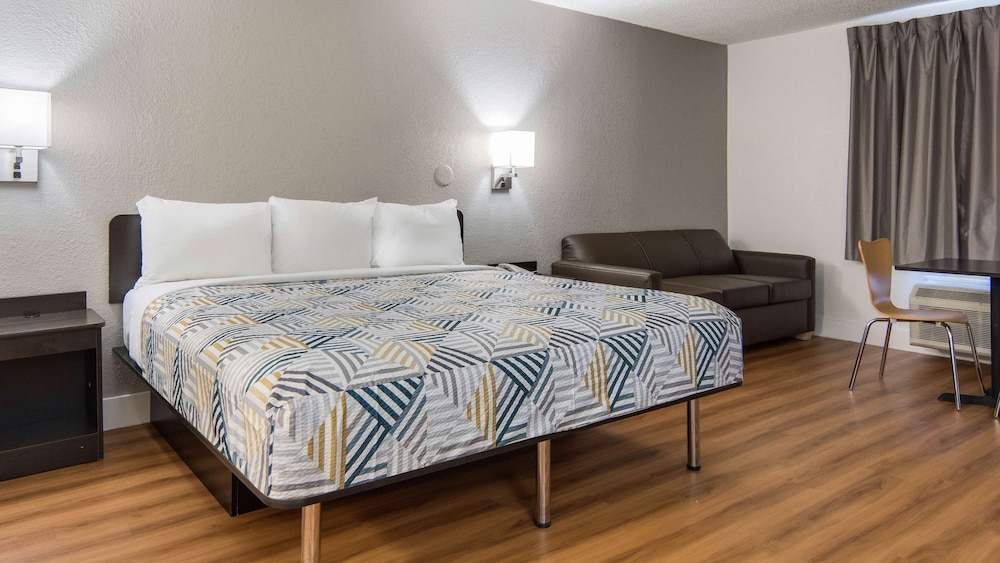 Motel6 Addison, TX - Dallas 18/56
