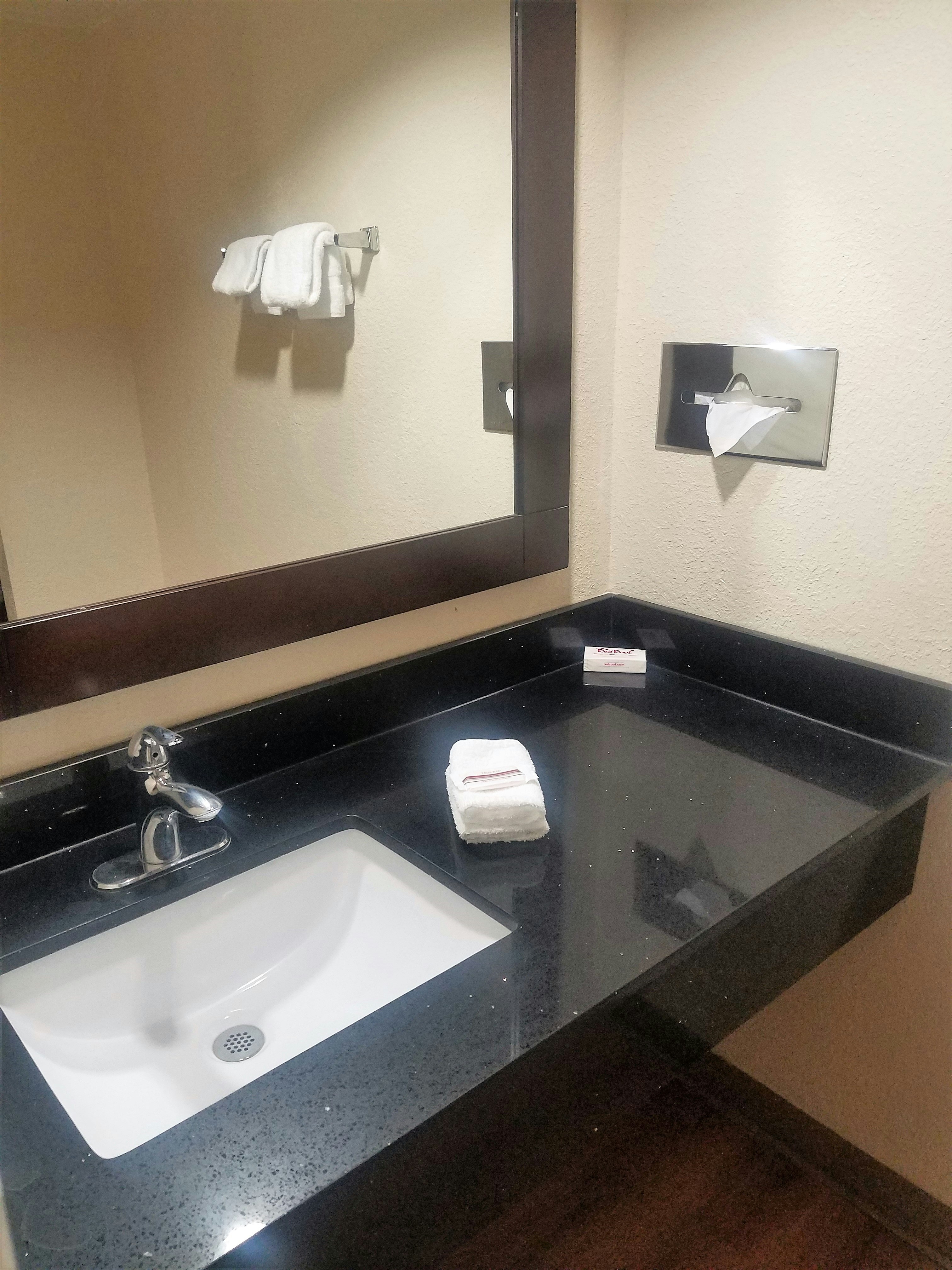 غرفة سوبيريور بسريرين كوين للمدخنين، Red Roof Inn and Suites Houston Hobby Airport 3/3