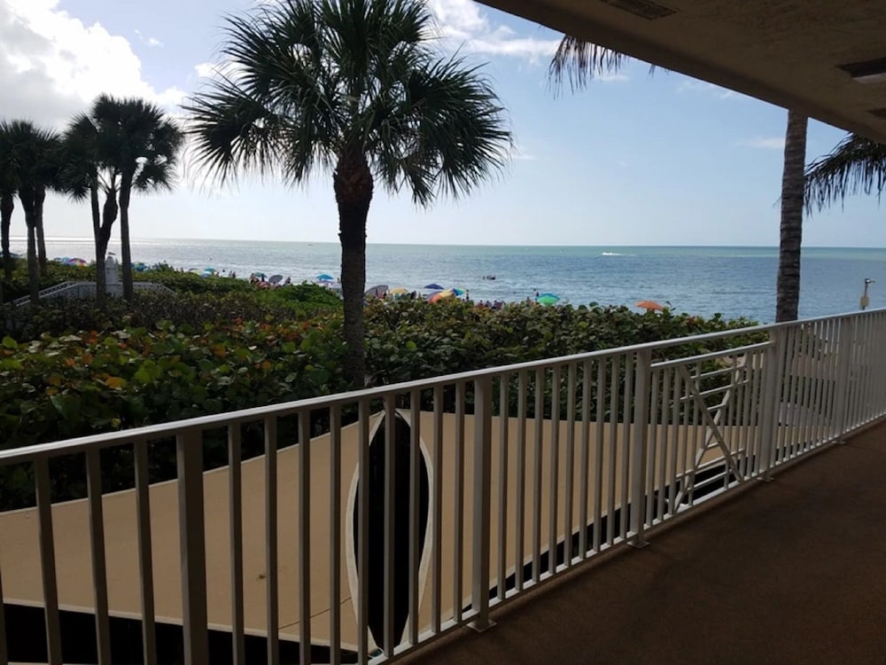 Vanderbilt Beach Resort 12/65