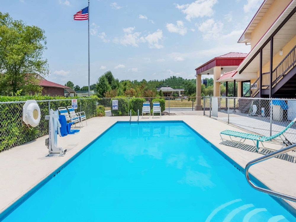 Super 8 by Wyndham Cleveland TN 3/36