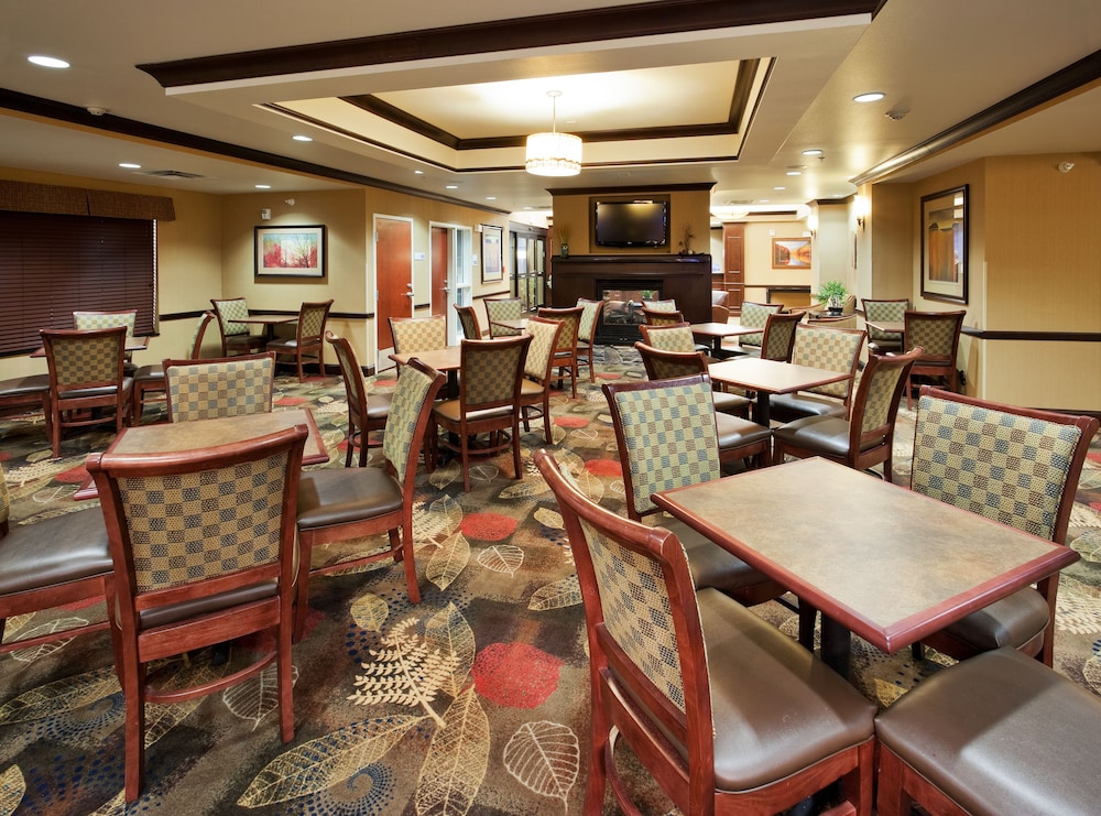 Holiday Inn Express Hotel and Suites Great Falls 35/47