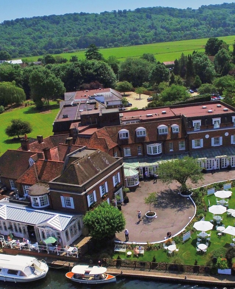 Macdonald Compleat Angler in MARLOW
