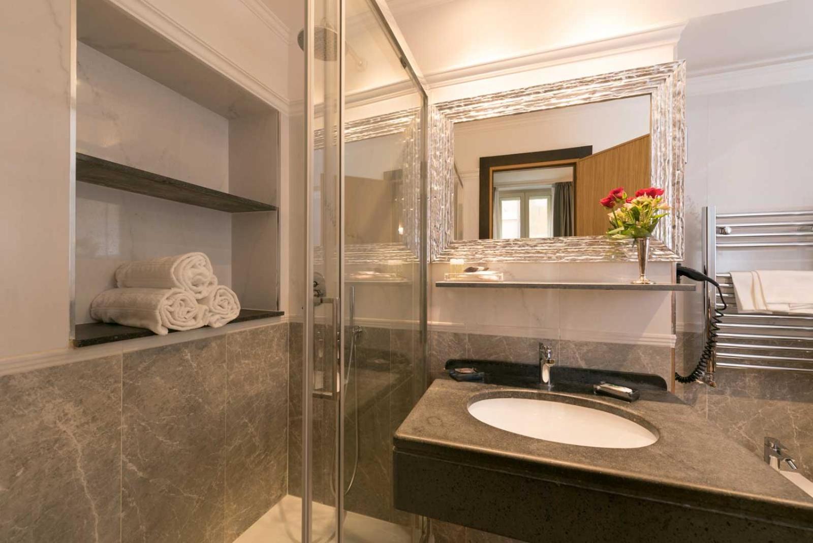جناح جونيور في الملحق، Duca D Alba Hotel 4/4