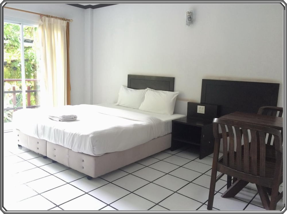 Thongpaeka Hotel 12/50
