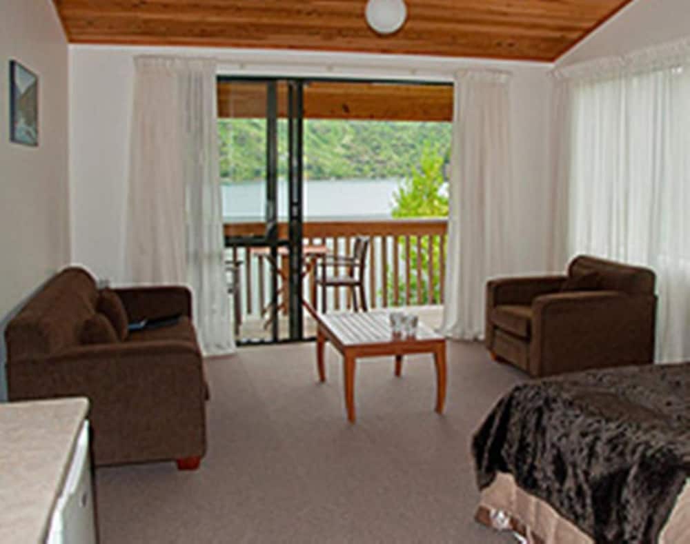LOCHMARA LODGE 23/50