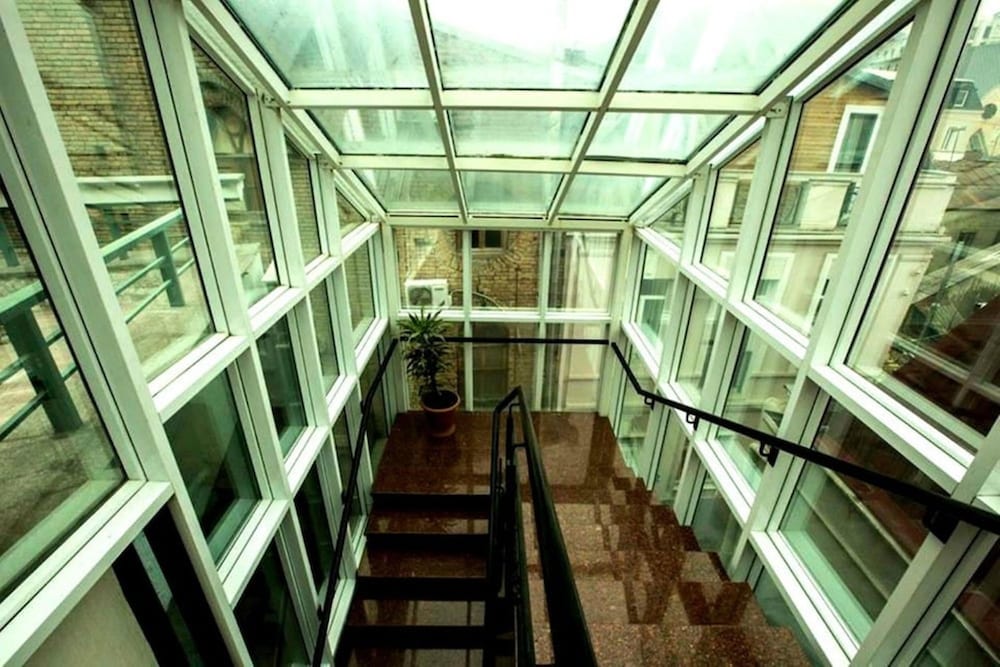 TBILISELI HOTEL 32/60