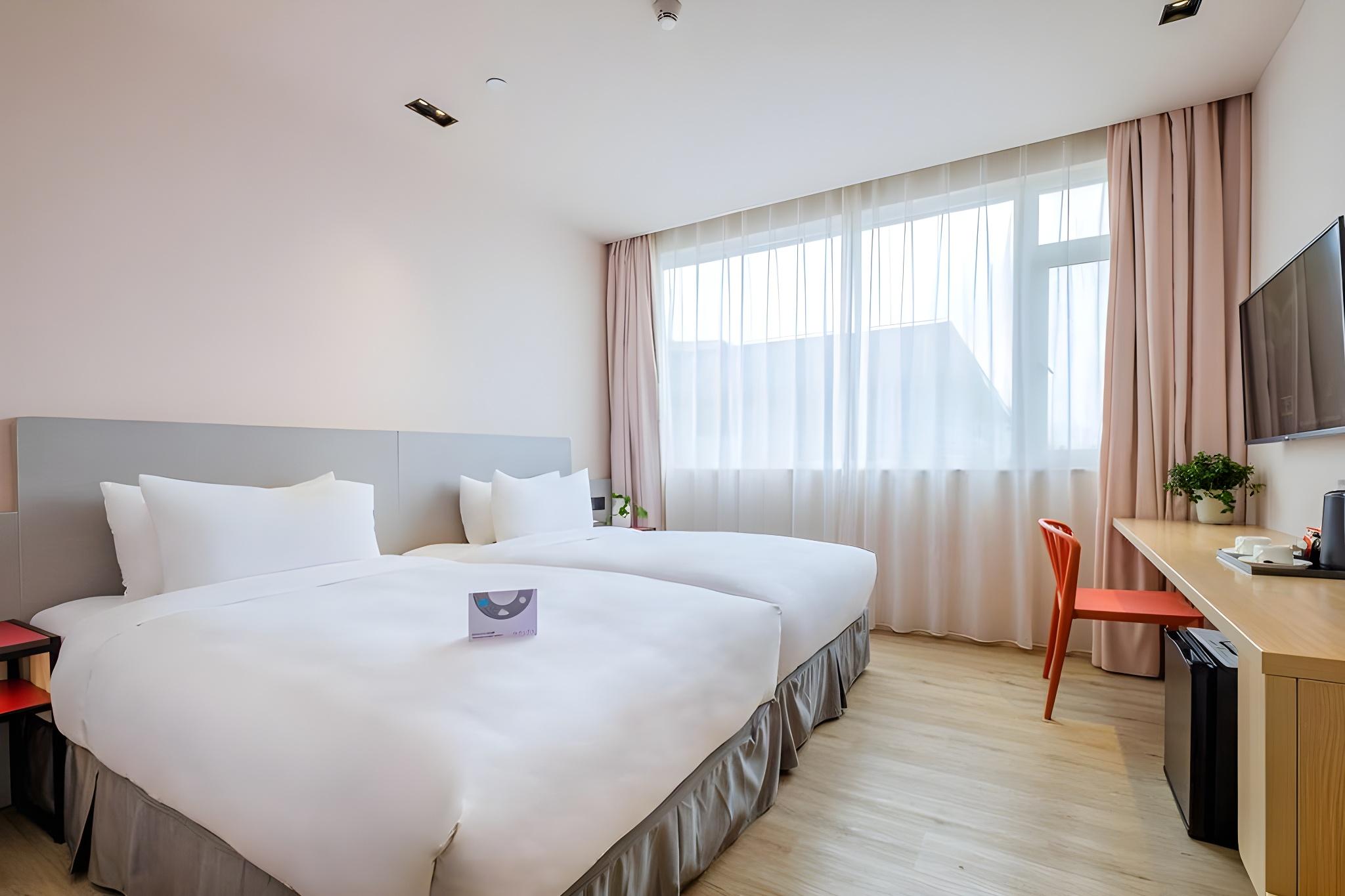 Boutique, Twin Beds
