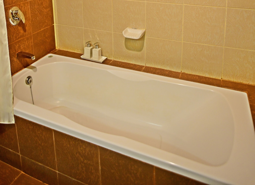 Mae Jo Golf Resort And Spa 48/50