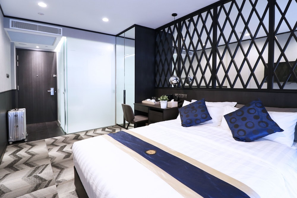 PREMIER, DELUXE, DOUBLE BED