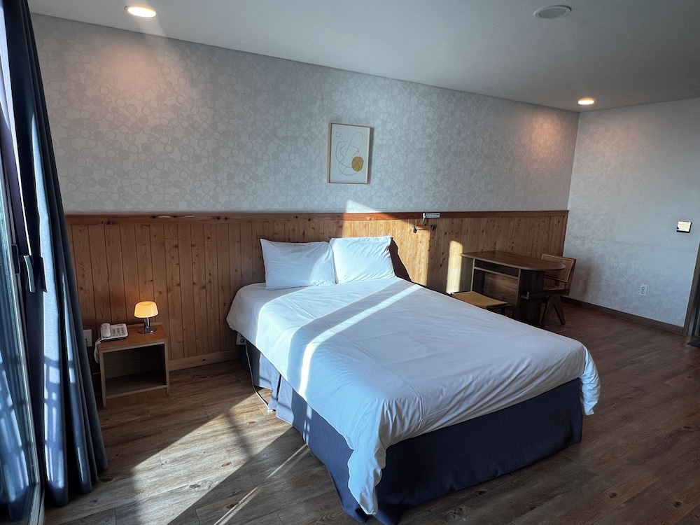 Hotel 52 17/57