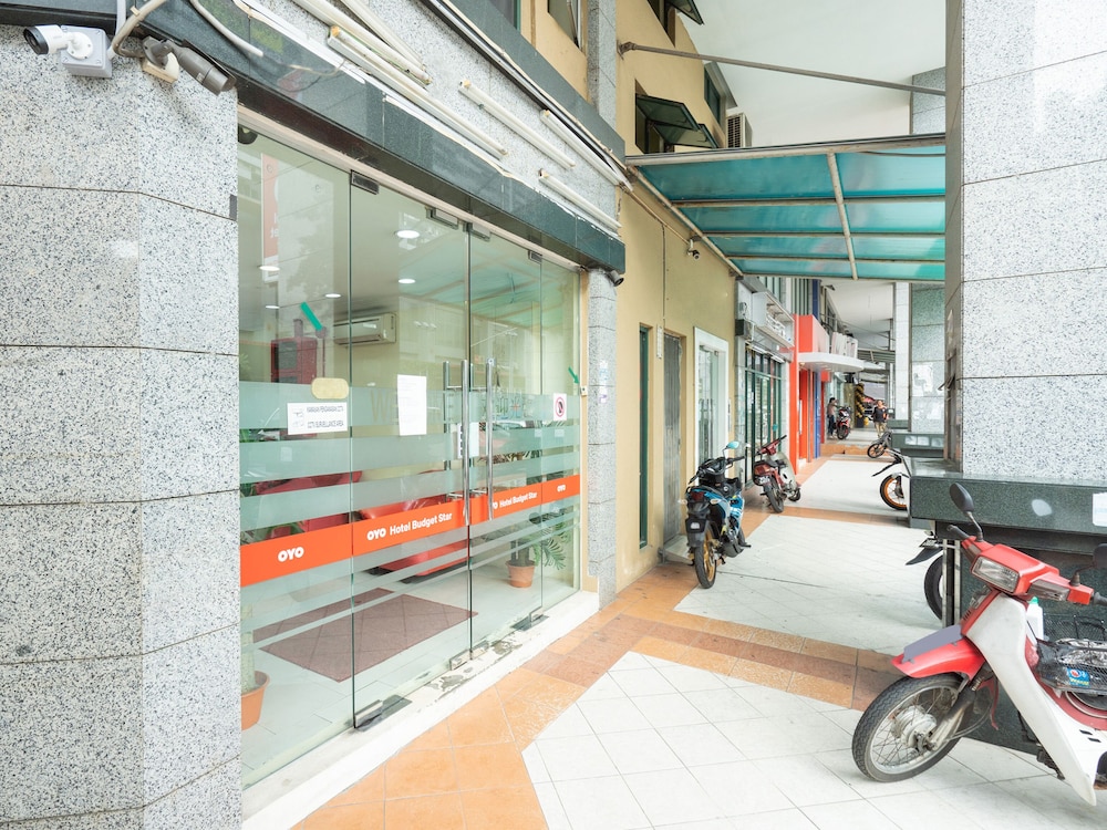 OYO 89717 Budget Star Hotel 27/32
