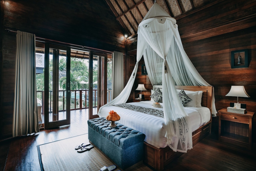 Bale Gede Lembongan 11/57