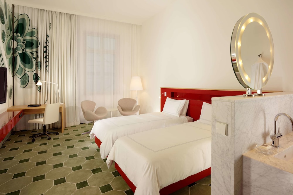 Hyperion Hotel Dresden Am Schloss 7/50