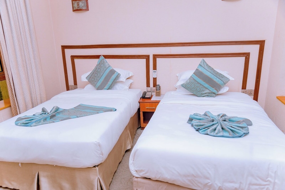 2 BEDROOMS, COMFORT, TWIN BEDS