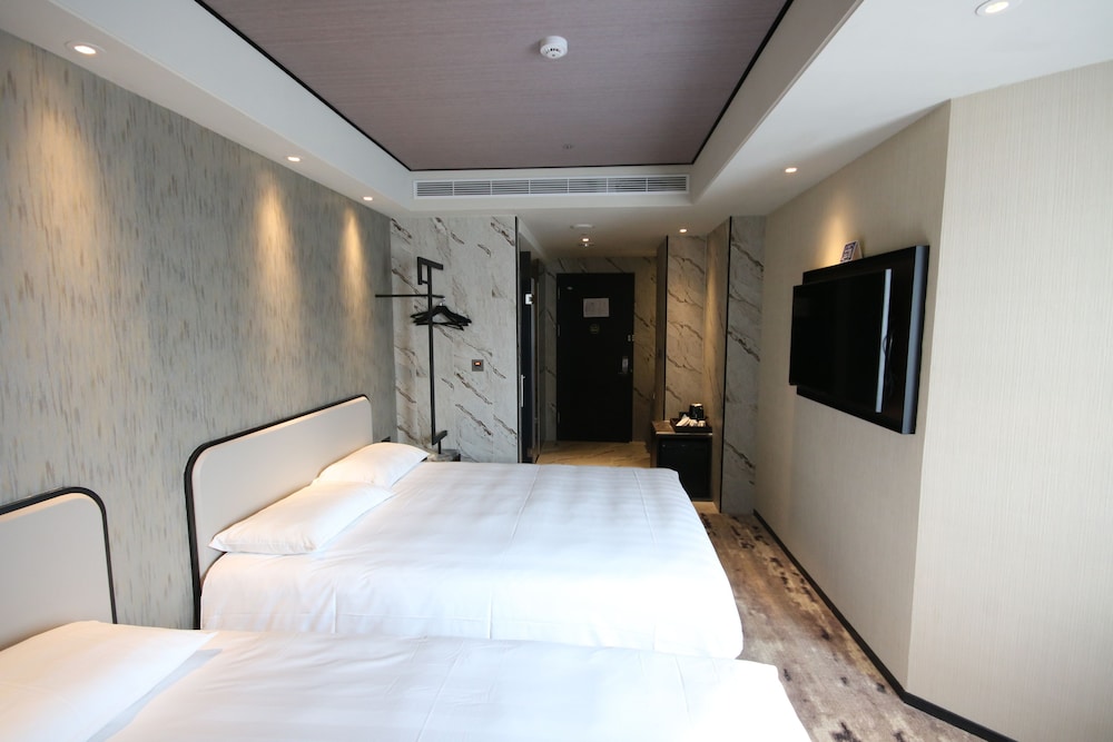 ROOM, TRIPLE