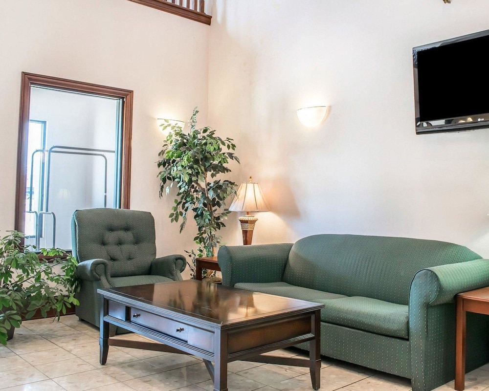Quality Inn & Suites Brooks Louisville South 28/38