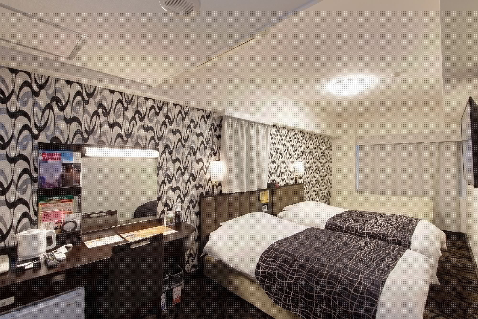 ROOM, TWIN BEDS